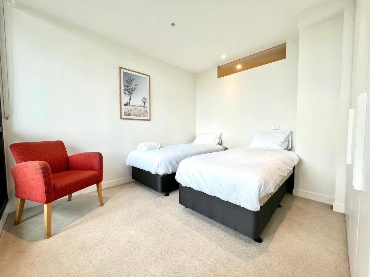 Readyset Apartments At Emerald Melbourne Dış mekan fotoğraf